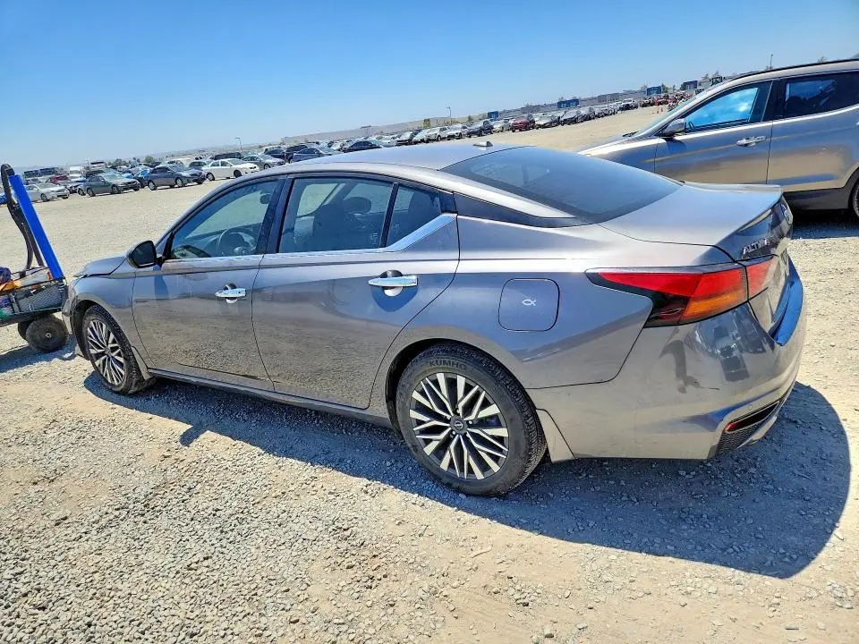 2024 NISSAN ALTIMA SV  