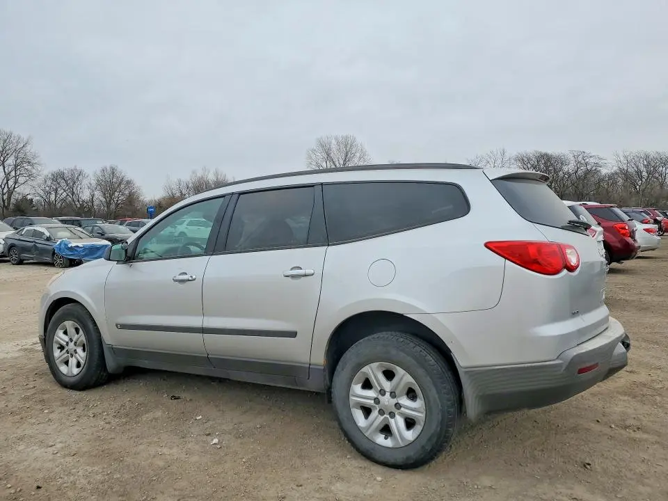 2010 CHEVROLET TRAVERSE LS  