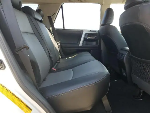 2023 TOYOTA 4RUNNER SE  