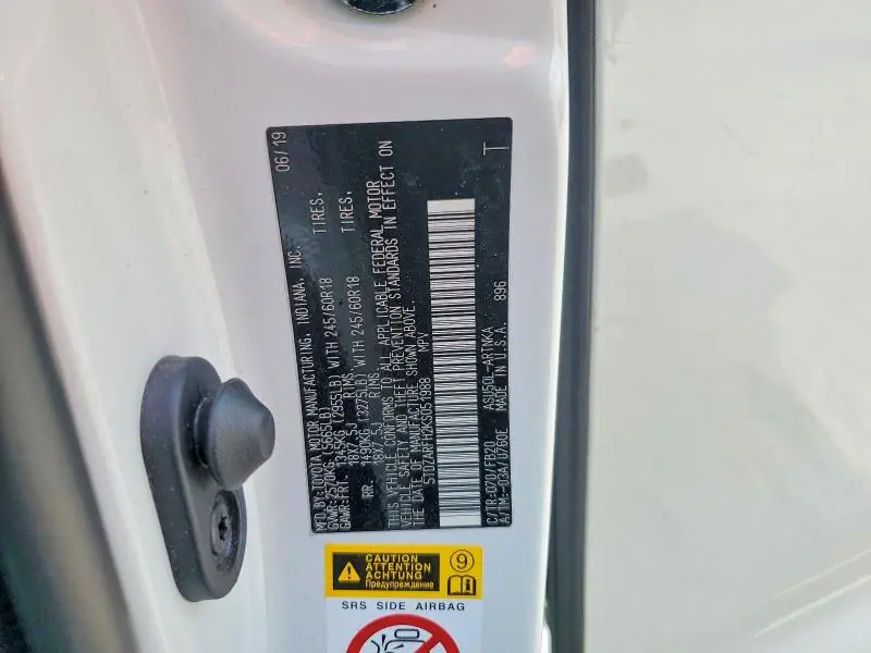 2019 TOYOTA HIGHLANDER LE  