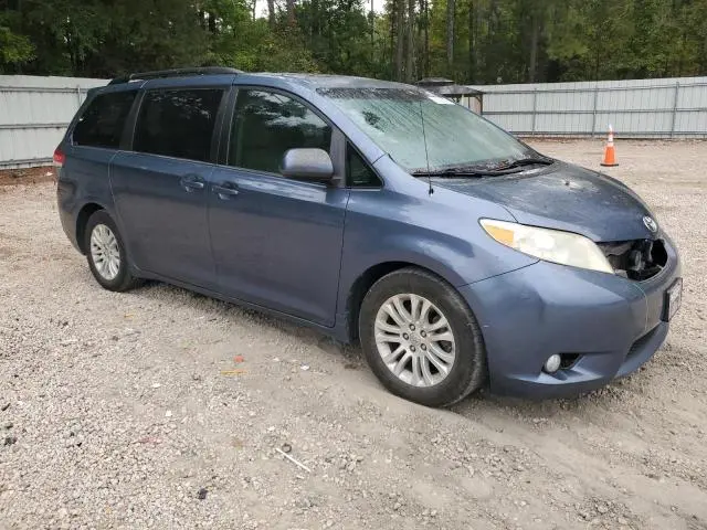 2014 TOYOTA SIENNA XLE  