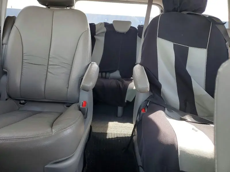 2012 KIA SEDONA EX  