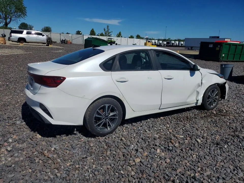 2022 KIA FORTE LXS  
