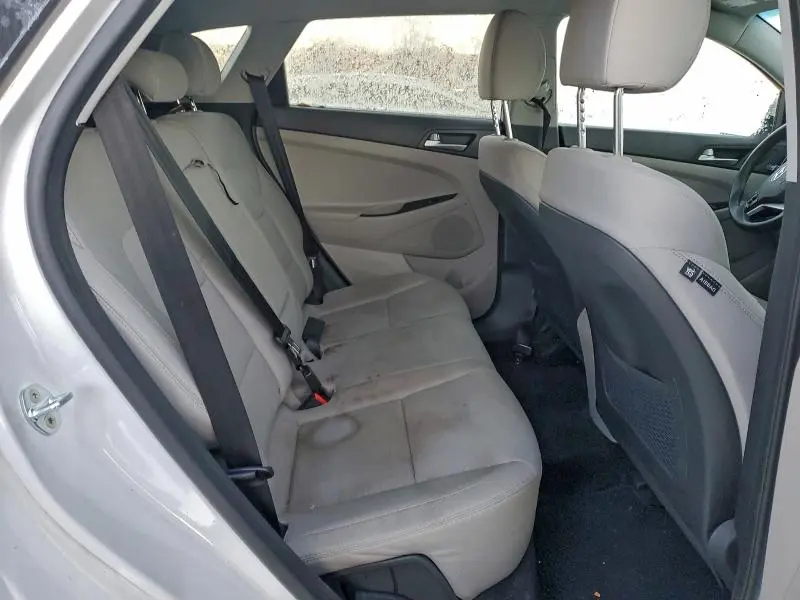 2021 HYUNDAI TUCSON SE  