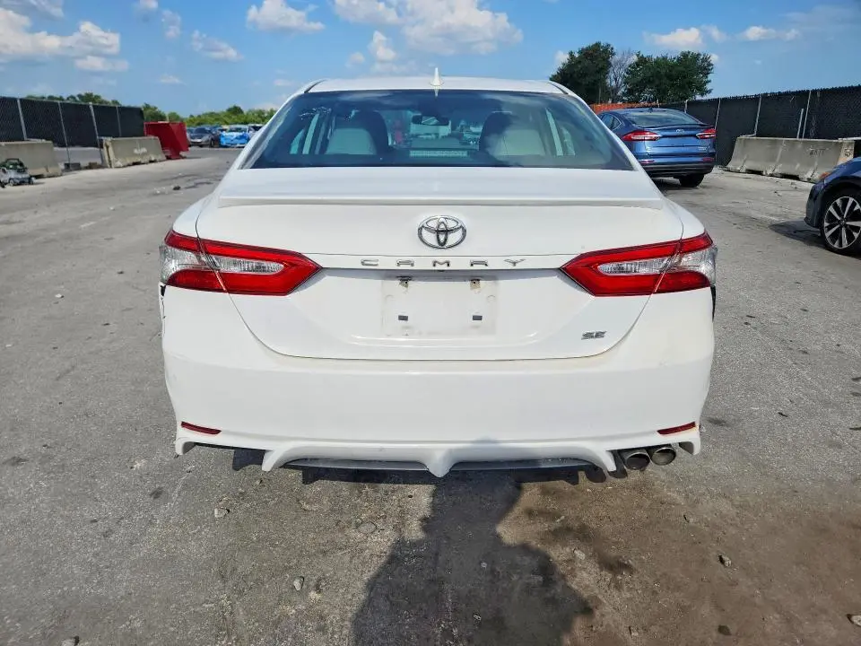 2019 TOYOTA CAMRY SE  