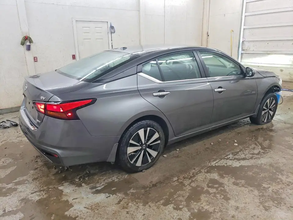 2022 NISSAN ALTIMA SV  