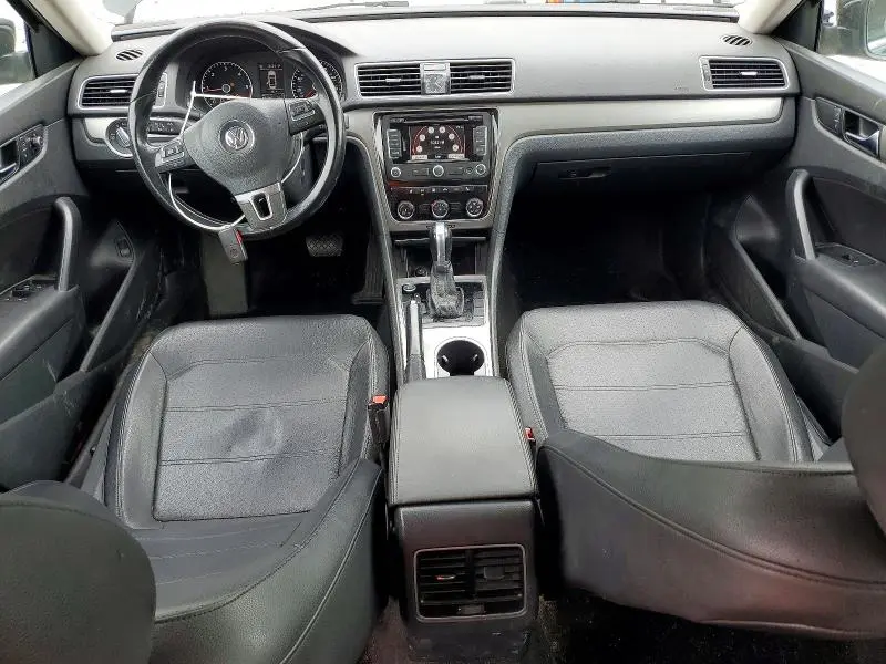 2015 VOLKSWAGEN PASSAT SE  