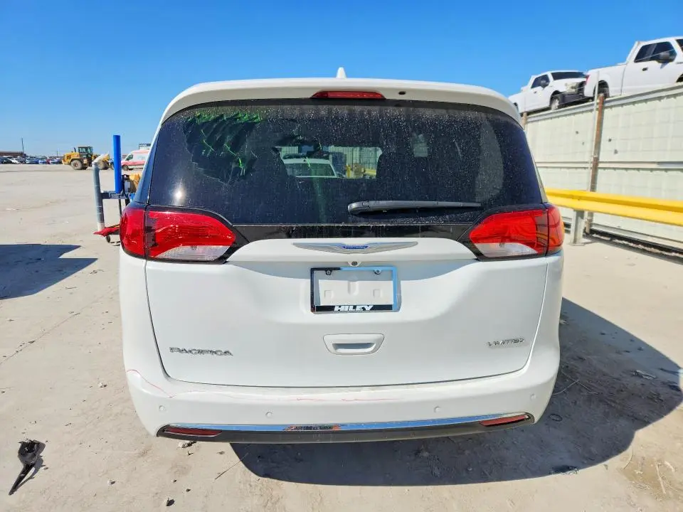 2018 CHRYSLER PACIFICA LIMITED  