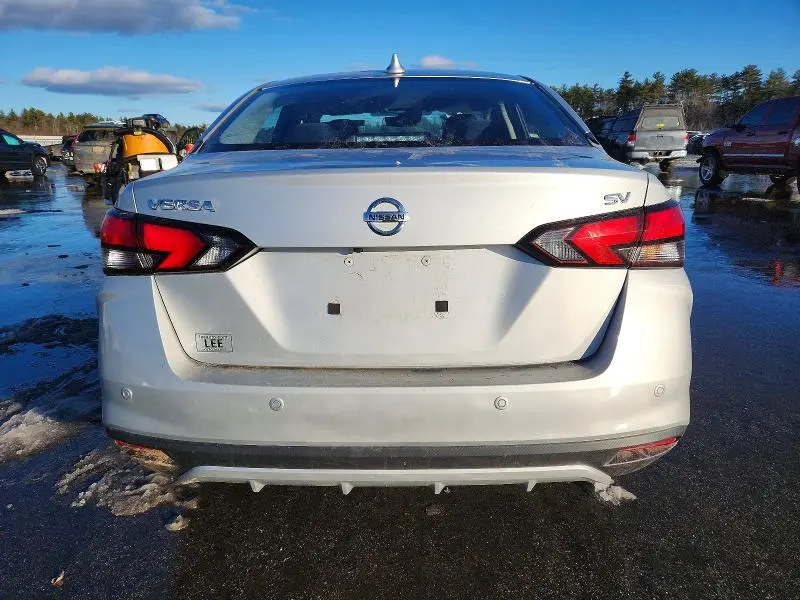 2022 NISSAN VERSA SV  