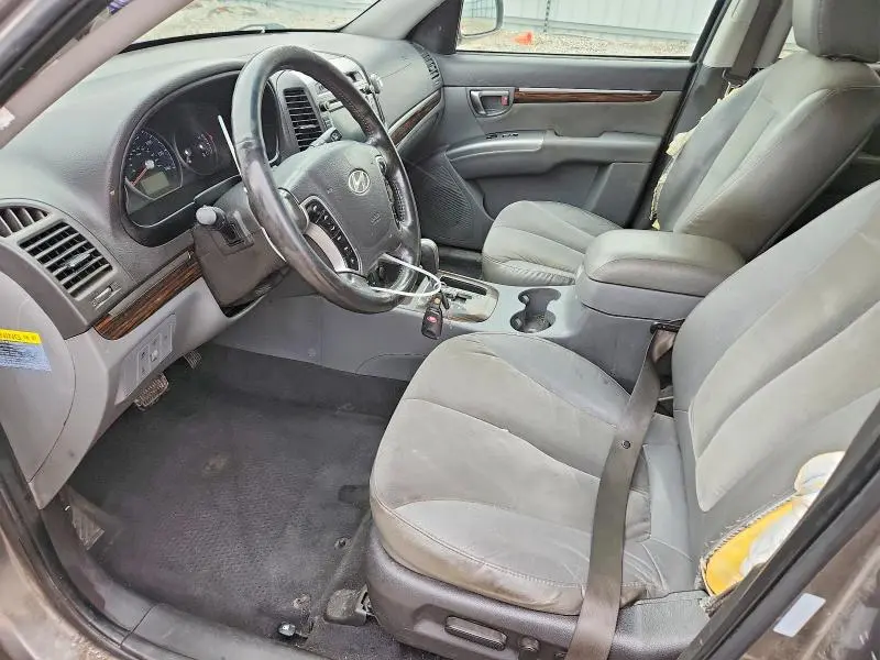 2011 HYUNDAI SANTA FE SE  