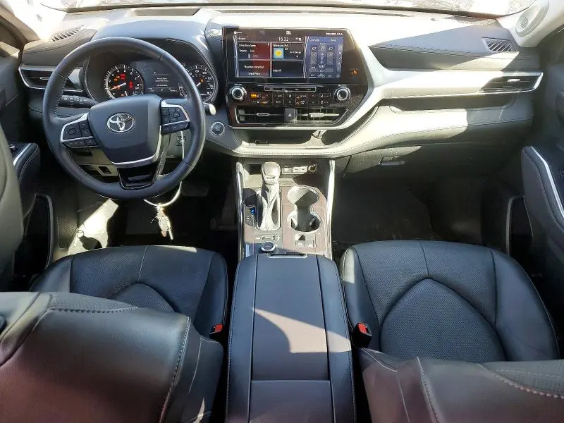 2022 TOYOTA HIGHLANDER PLATINUM  