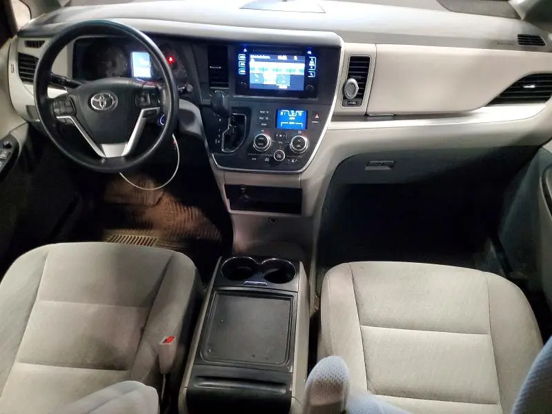 2017 TOYOTA SIENNA LE  