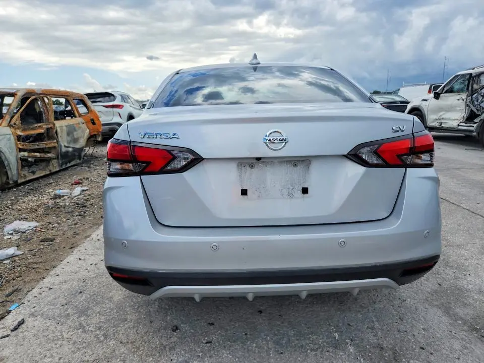 2021 NISSAN VERSA SV  
