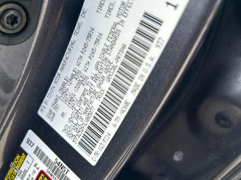 2020 TOYOTA TACOMA SR5 V6  