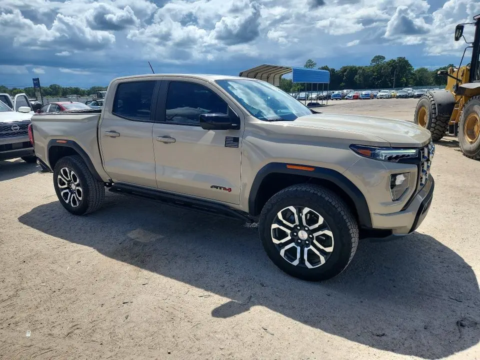 2024 GMC CANYON AT4  