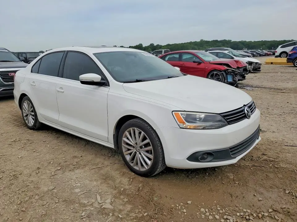 2013 VOLKSWAGEN JETTA SEL  