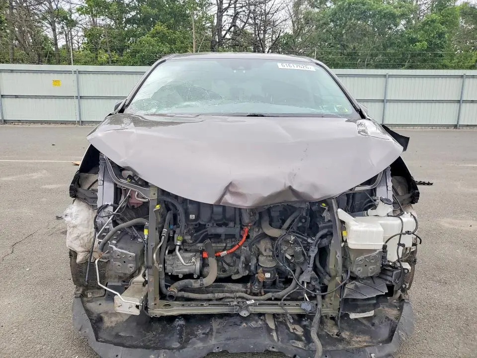2021 TOYOTA SIENNA LE  