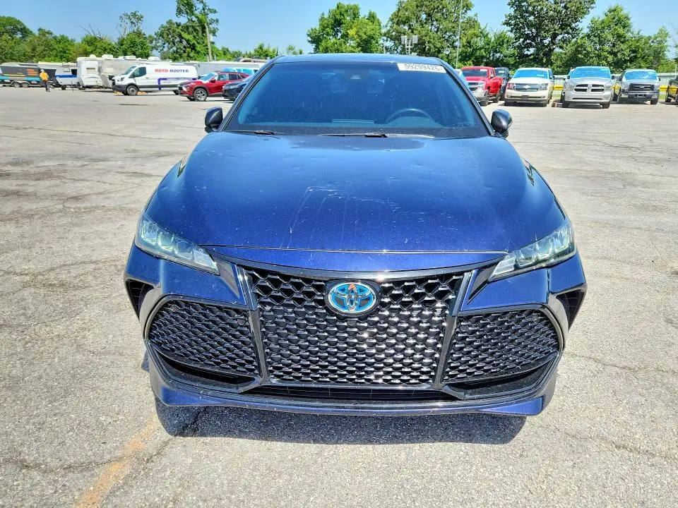 2021 TOYOTA AVALON XSE  