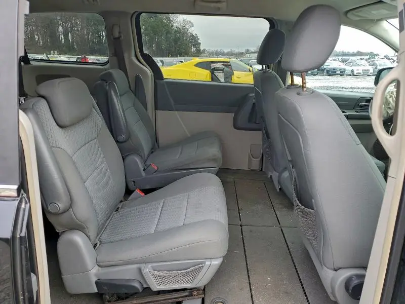 2010 CHRYSLER TOWN & COUNTRY LX  