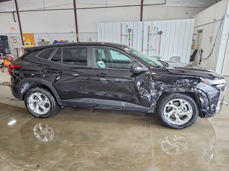 2025 CHEVROLET TRAX LS  