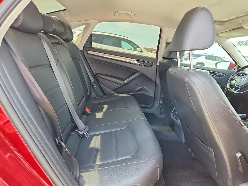 2017 VOLKSWAGEN PASSAT SE  