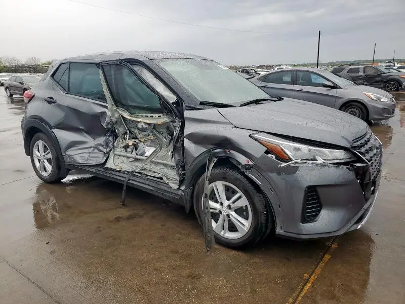 2024 NISSAN KICKS S  