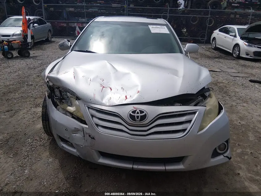 2011 TOYOTA CAMRY XLE V6