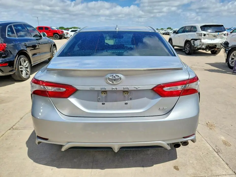 2018 TOYOTA CAMRY SE  