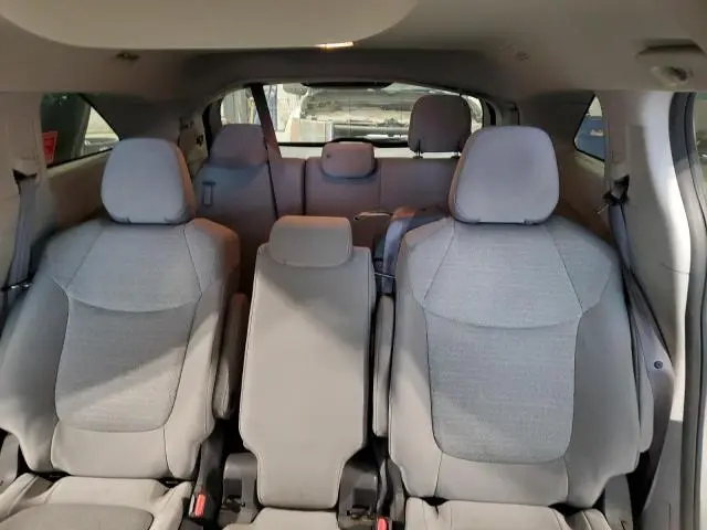 2021 TOYOTA SIENNA LE  