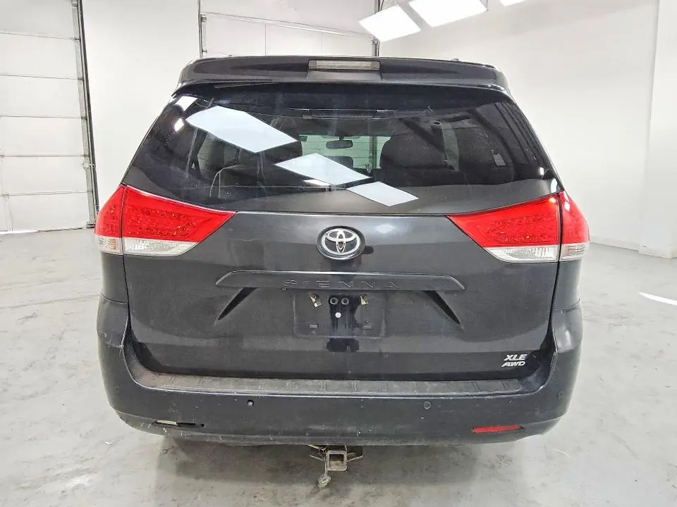 2014 TOYOTA SIENNA XLE 7-PASSENGER  
