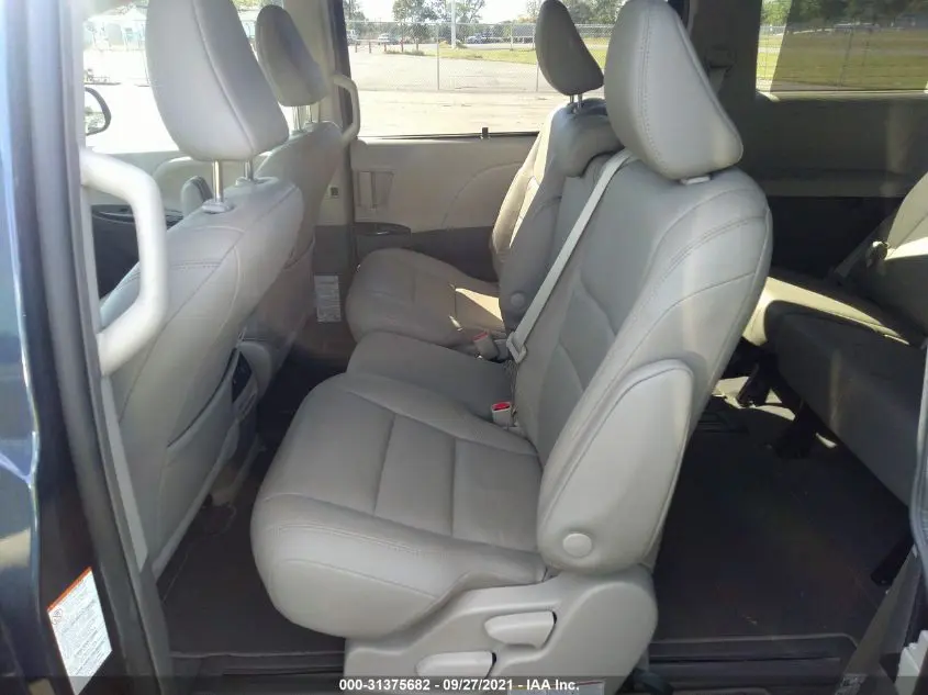 2019 TOYOTA SIENNA XLE