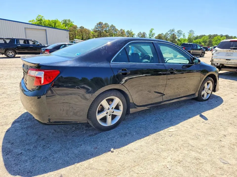 2014 TOYOTA CAMRY SE  