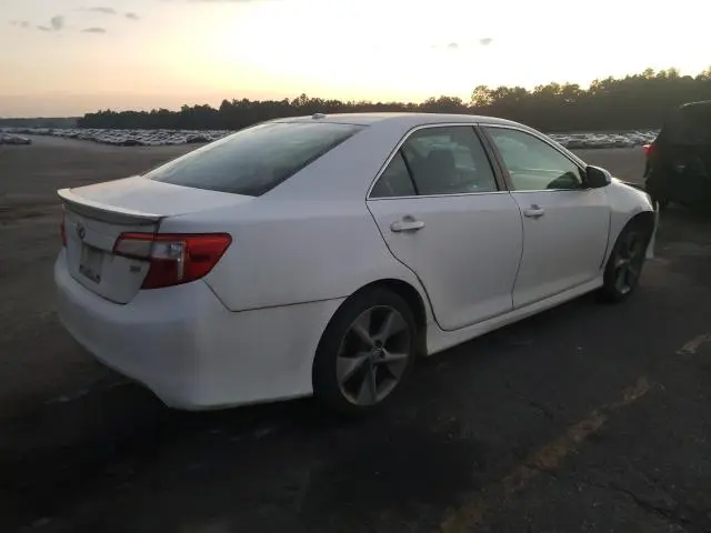 2012 TOYOTA CAMRY SE  