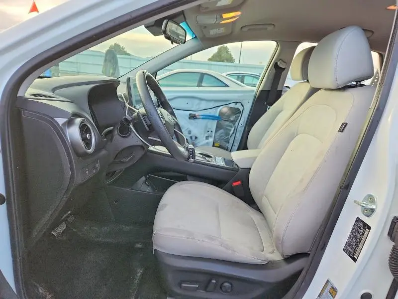 2023 HYUNDAI KONA SE  