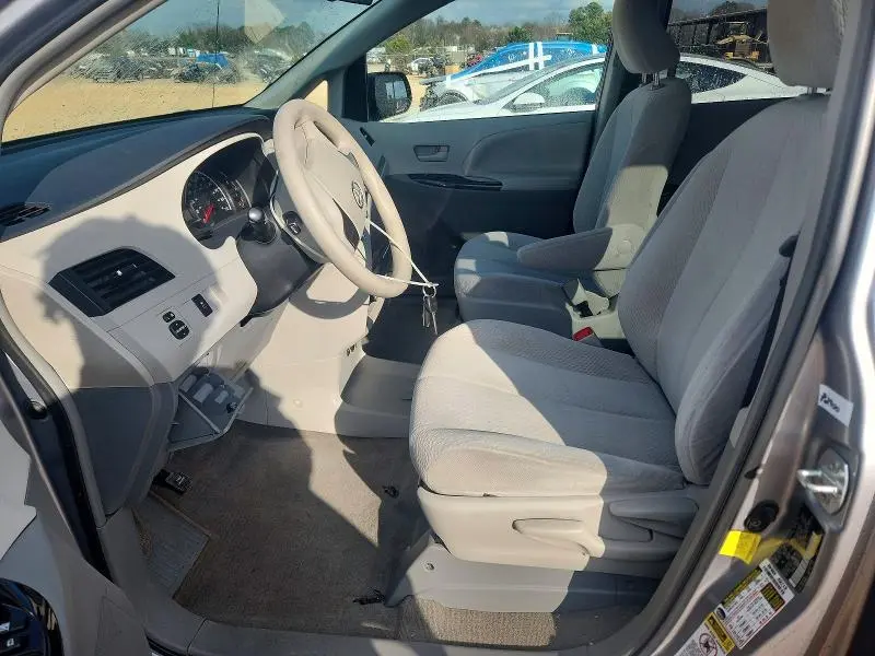 2012 TOYOTA SIENNA LE 8-PASSENGER  