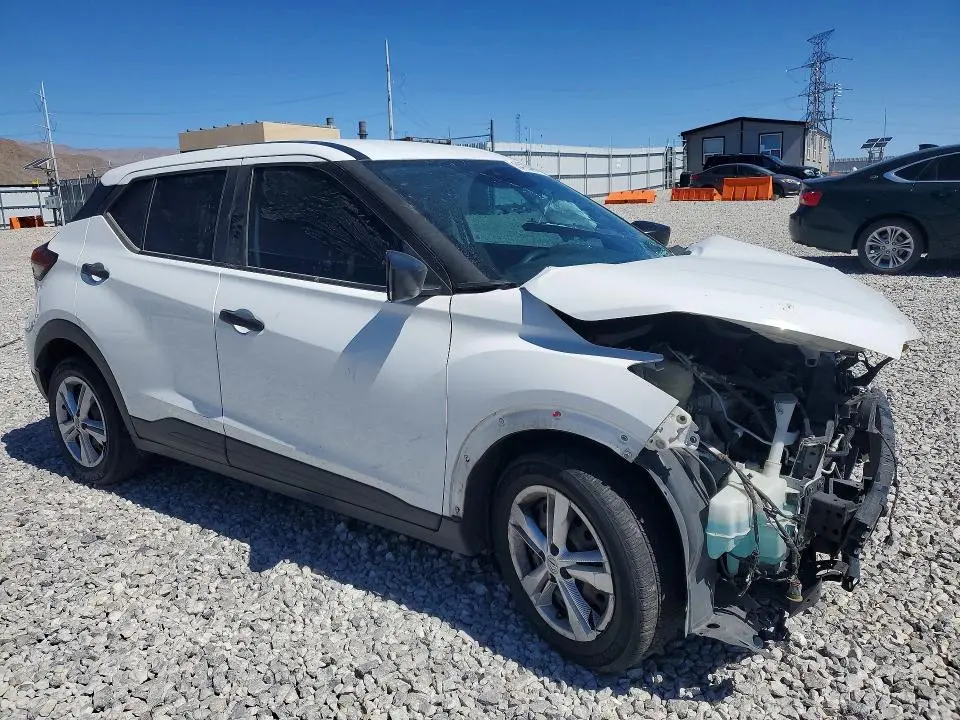 2021 NISSAN KICKS S  