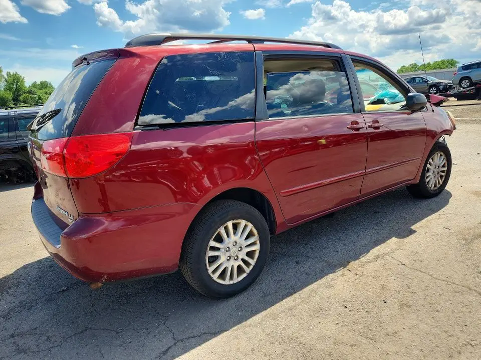 2010 TOYOTA SIENNA LE  