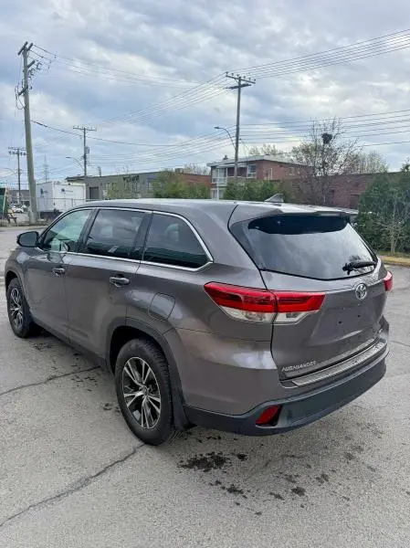 2019 TOYOTA HIGHLANDER LE  