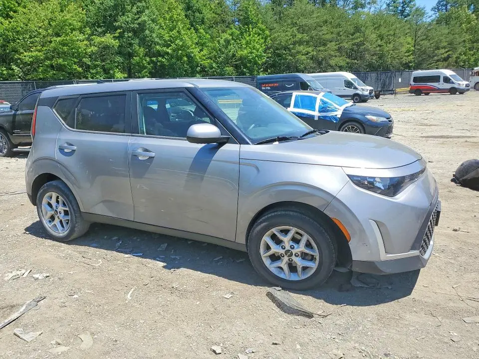 2023 KIA SOUL LX  