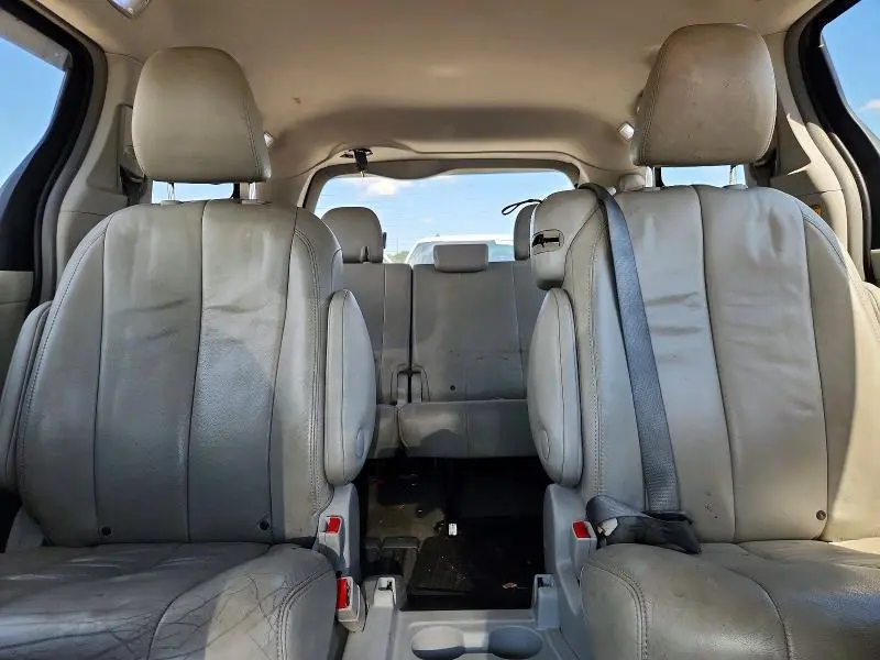 2013 TOYOTA SIENNA XLE 8-PASSENGER  