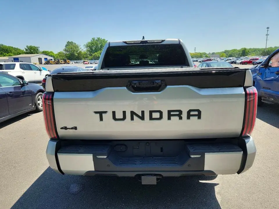 2024 TOYOTA TUNDRA PLATINUM  
