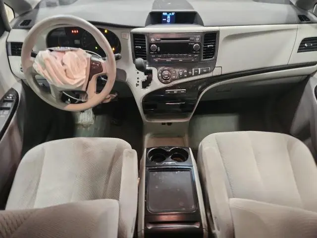 2013 TOYOTA SIENNA LE  