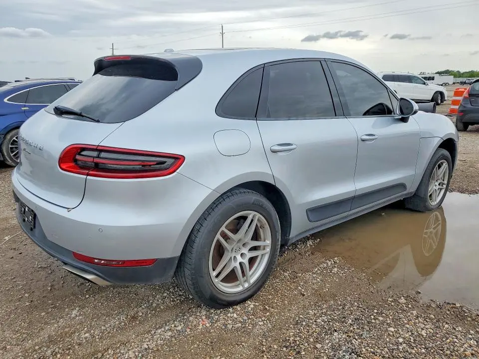 2017 PORSCHE MACAN   