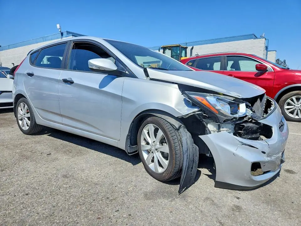 2013 HYUNDAI ACCENT SE  