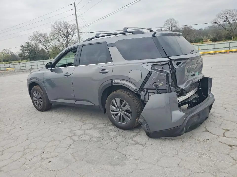 2025 NISSAN PATHFINDER SV  