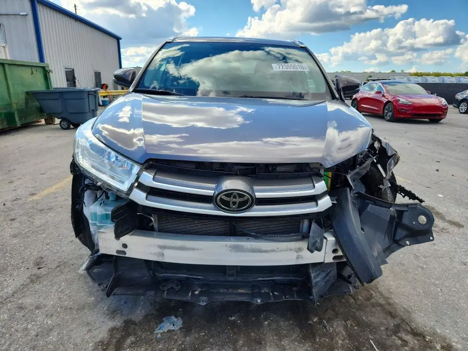 2018 TOYOTA HIGHLANDER XLE  