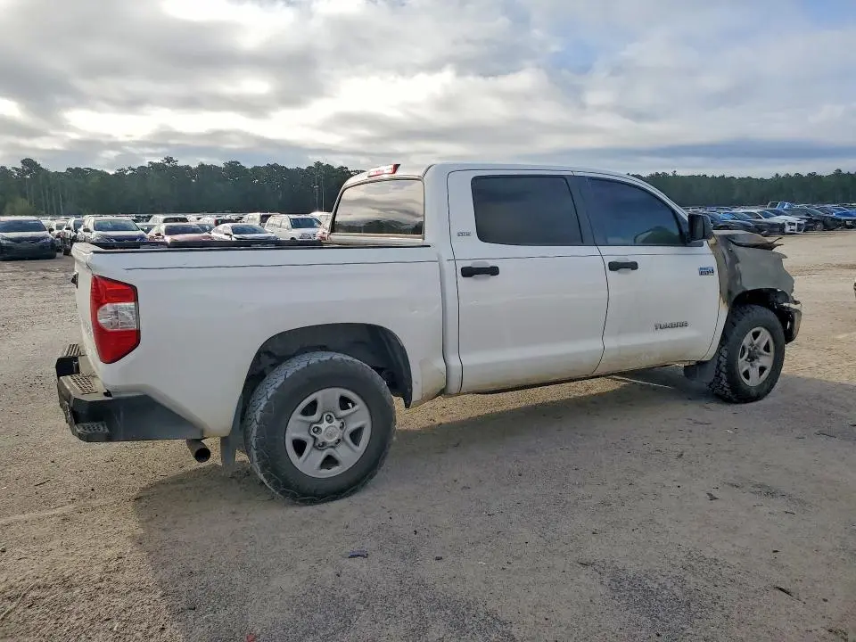 2018 TOYOTA TUNDRA CREWMAX SR5  
