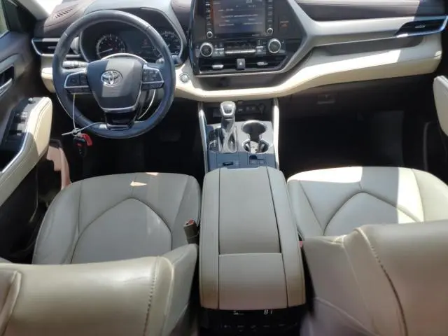 2021 TOYOTA HIGHLANDER XLE  