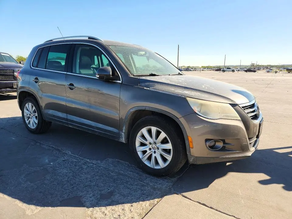 2010 VOLKSWAGEN TIGUAN S  