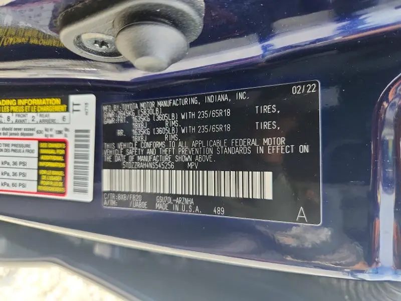 2022 TOYOTA HIGHLANDER LE  